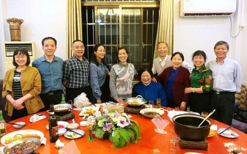 家人开心聚餐的句子  一家子聚餐句子