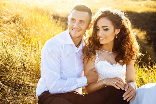 让人开心的幽默句子新婚祝福语    幽默恭喜结婚一句话