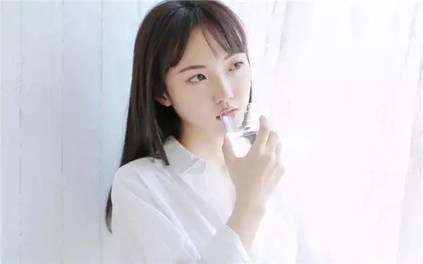 赞美一个女人漂亮的句子