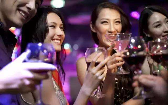 女人喝酒伤感的句子