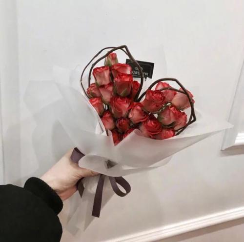 情人节祝福语句送女朋友20个字